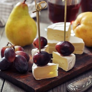 canapes-de-camembert-aux-prunes